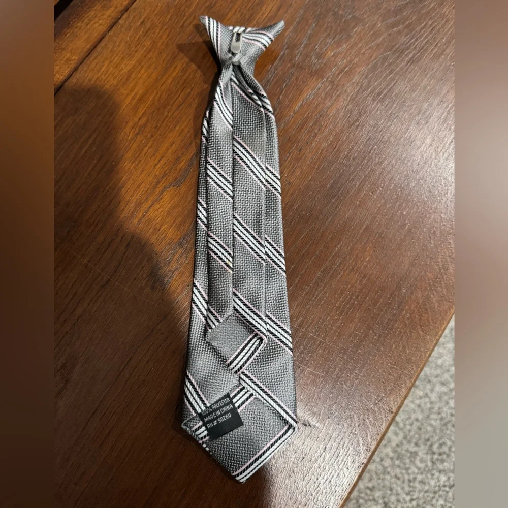 New without tags. Little Boys clip on tie